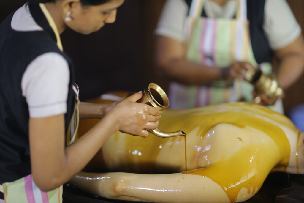 Corso di massaggio in India Walter Zanca.jpg